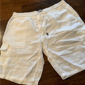 Xxxl white linen vilebrequin cargo shorts. Excellent condition